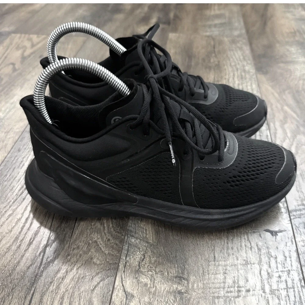 Lululemon Blissfeel Run Women's 7 Running Shoes‎ Triple Black Athletic Sneakers
